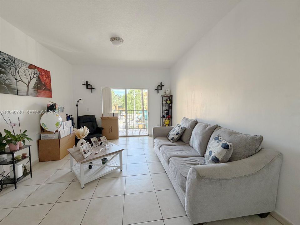 For Rent: $2,500 (2 beds, 2 baths, 910 Square Feet)