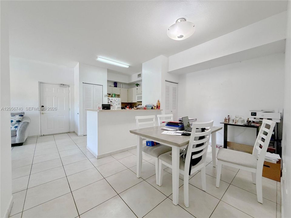 For Rent: $2,500 (2 beds, 2 baths, 910 Square Feet)
