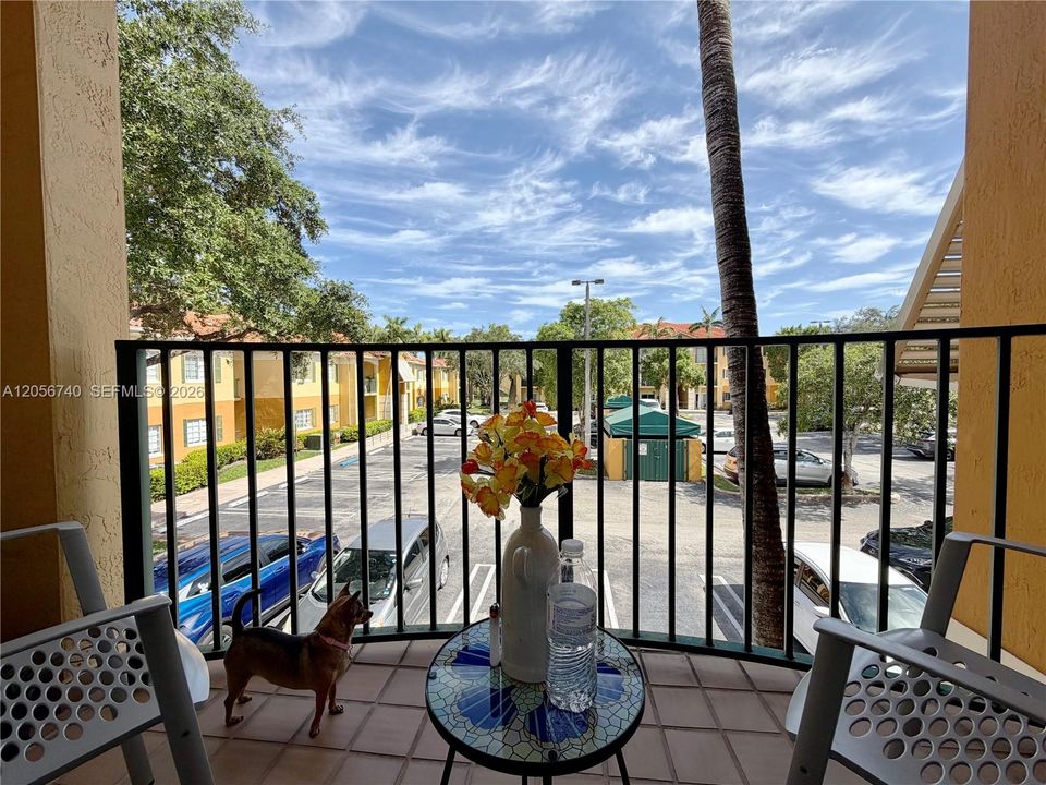 For Rent: $2,500 (2 beds, 2 baths, 910 Square Feet)