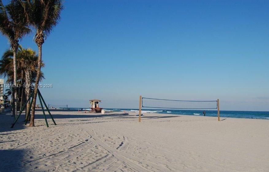 For Sale: $249,000 (1 beds, 1 baths, 738 Square Feet)