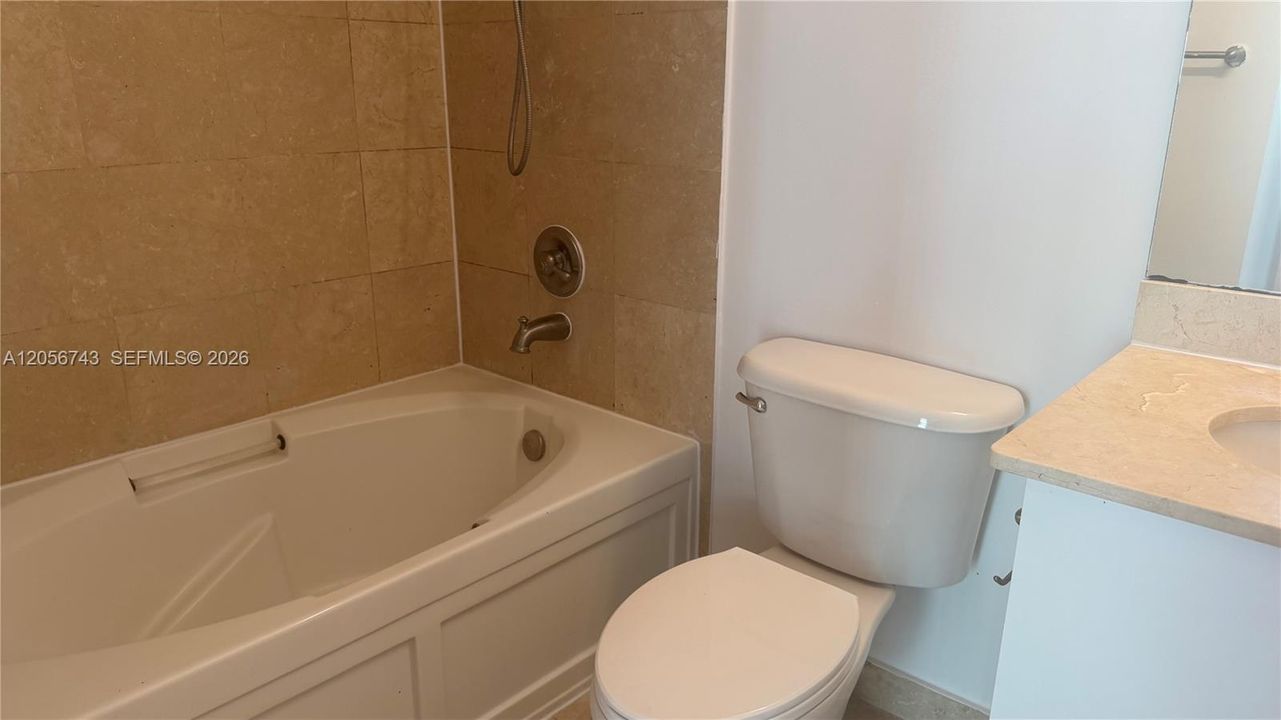 For Sale: $249,000 (1 beds, 1 baths, 738 Square Feet)