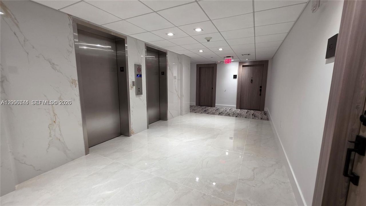 Activo con contrato: $3,950 (4 camas, 2 baños, 1644 Pies cuadrados)