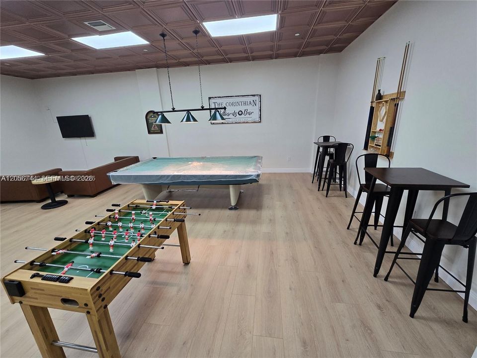 Activo con contrato: $3,950 (4 camas, 2 baños, 1644 Pies cuadrados)