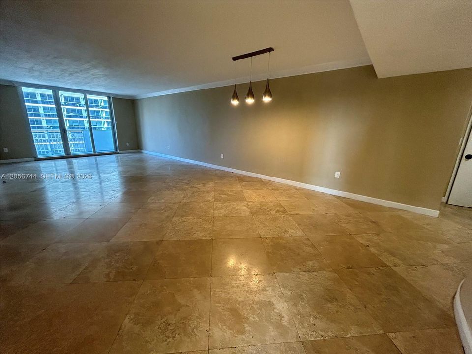 For Rent: $3,950 (4 beds, 2 baths, 1644 Square Feet)