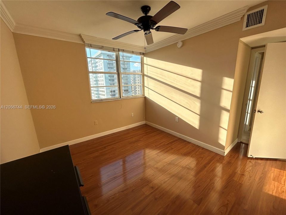 For Rent: $3,950 (4 beds, 2 baths, 1644 Square Feet)