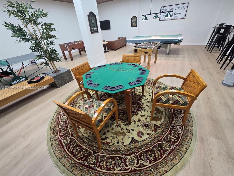 Activo con contrato: $3,950 (4 camas, 2 baños, 1644 Pies cuadrados)