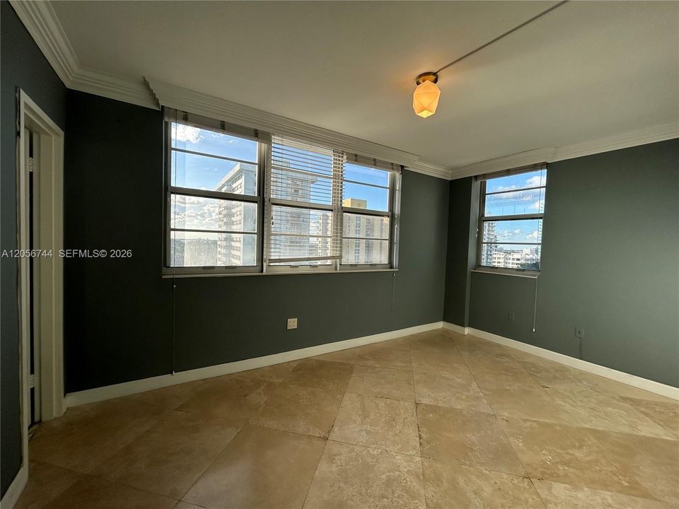 For Rent: $3,950 (4 beds, 2 baths, 1644 Square Feet)