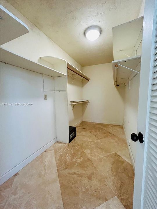 For Rent: $3,950 (4 beds, 2 baths, 1644 Square Feet)