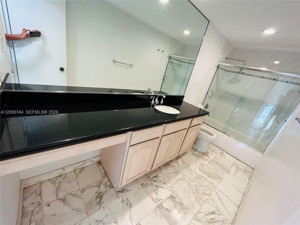 For Rent: $3,950 (4 beds, 2 baths, 1644 Square Feet)