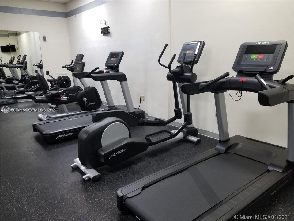 Activo con contrato: $3,950 (4 camas, 2 baños, 1644 Pies cuadrados)