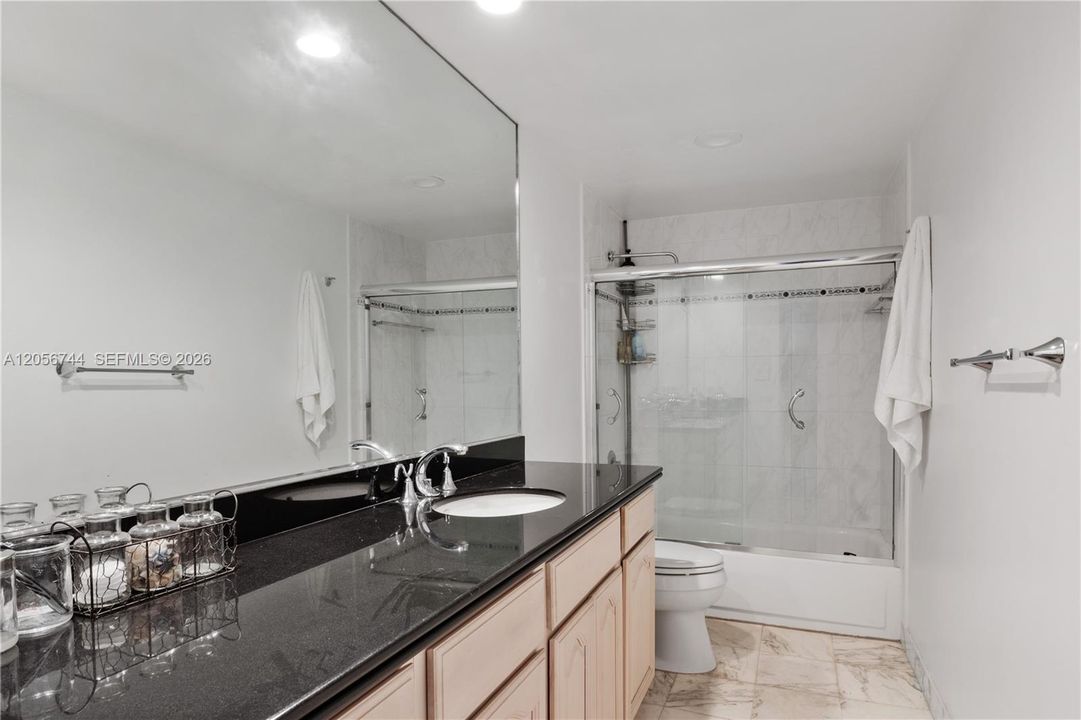 For Rent: $3,950 (4 beds, 2 baths, 1644 Square Feet)