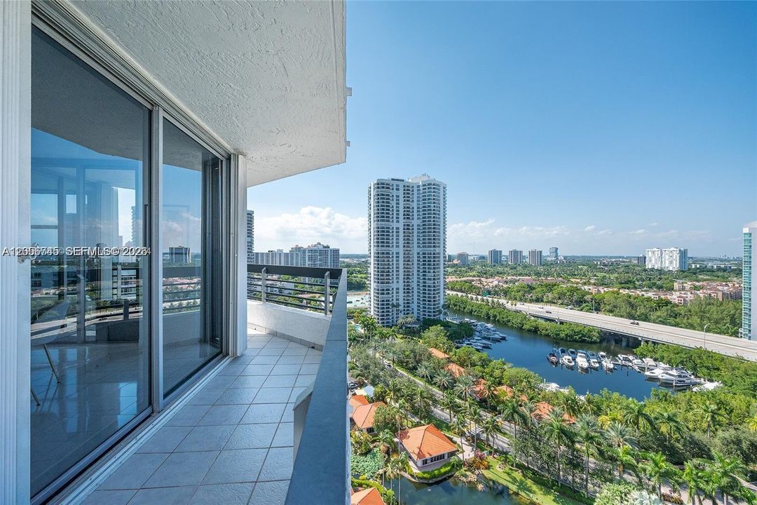 For Rent: $3,650 (2 beds, 2 baths, 1361 Square Feet)