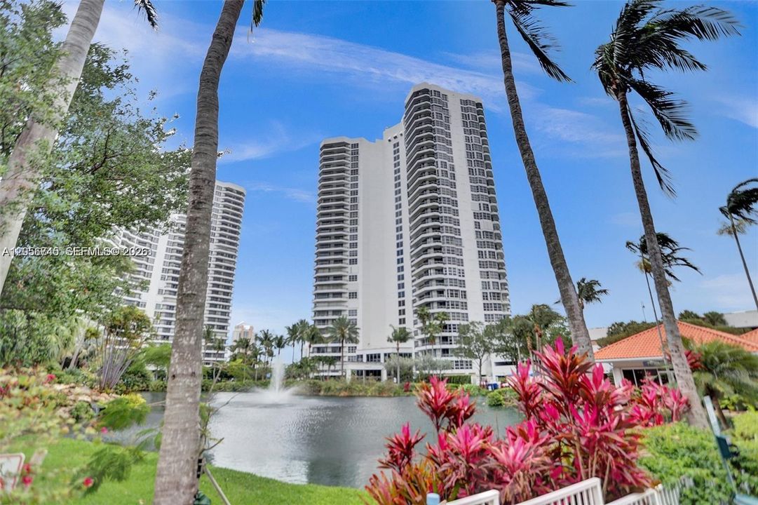 For Rent: $3,650 (2 beds, 2 baths, 1361 Square Feet)