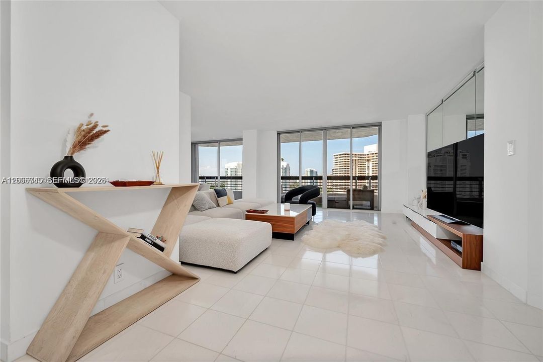 For Rent: $3,650 (2 beds, 2 baths, 1361 Square Feet)