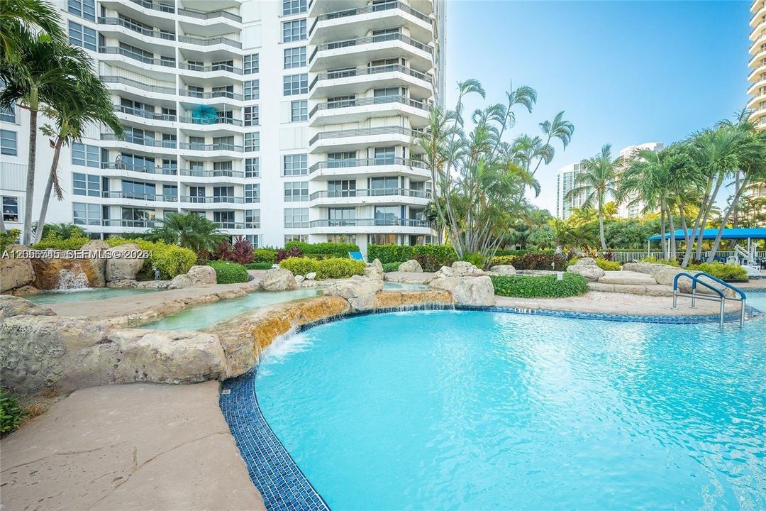 For Rent: $3,650 (2 beds, 2 baths, 1361 Square Feet)