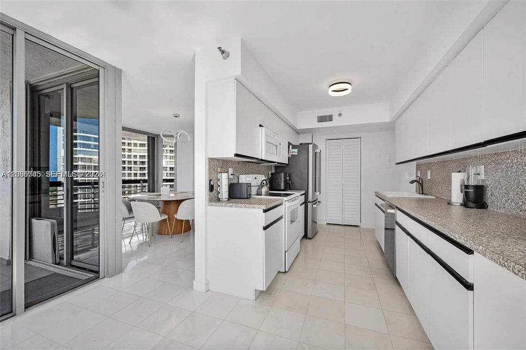 For Rent: $3,650 (2 beds, 2 baths, 1361 Square Feet)