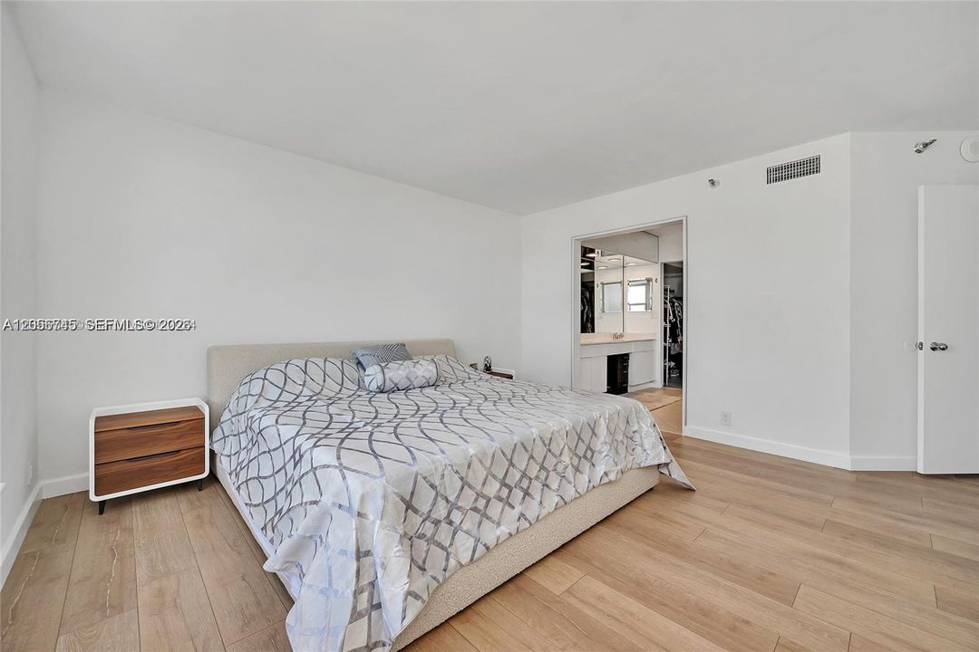 For Rent: $3,650 (2 beds, 2 baths, 1361 Square Feet)