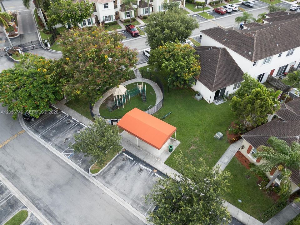 На продажу: $350,000 (3 спален, 2 ванн, 1584 Квадратных фут)