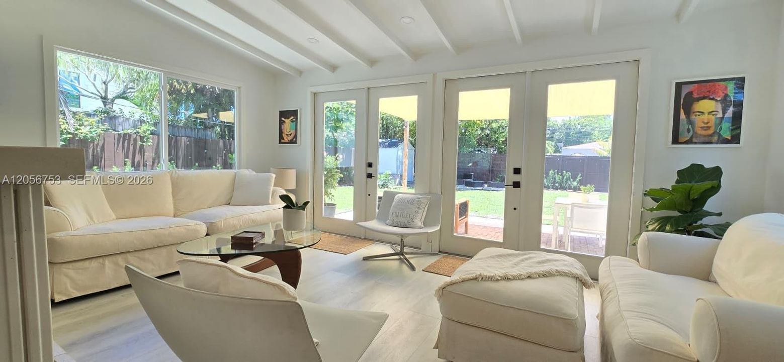 For Rent: $5,500 (3 beds, 2 baths, 1180 Square Feet)