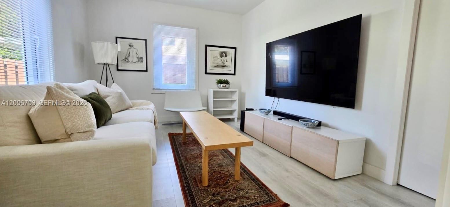 For Rent: $5,500 (3 beds, 2 baths, 1180 Square Feet)