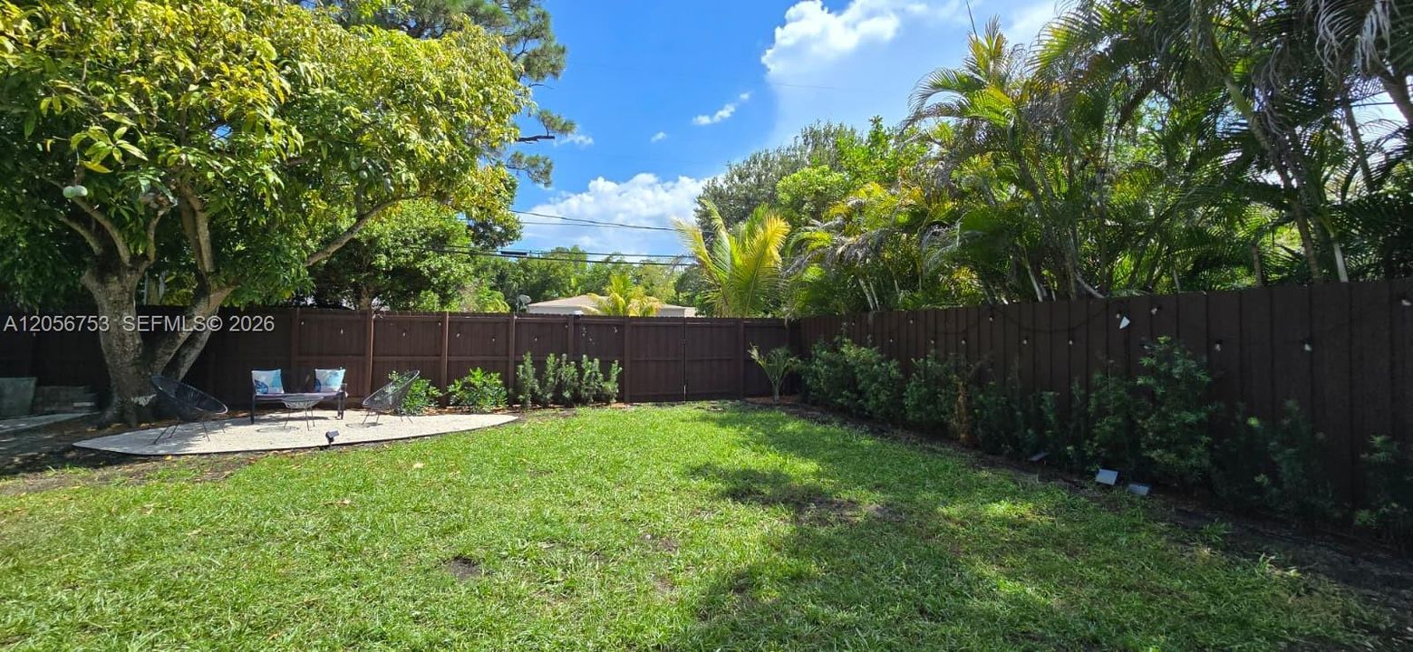 For Rent: $5,500 (3 beds, 2 baths, 1180 Square Feet)