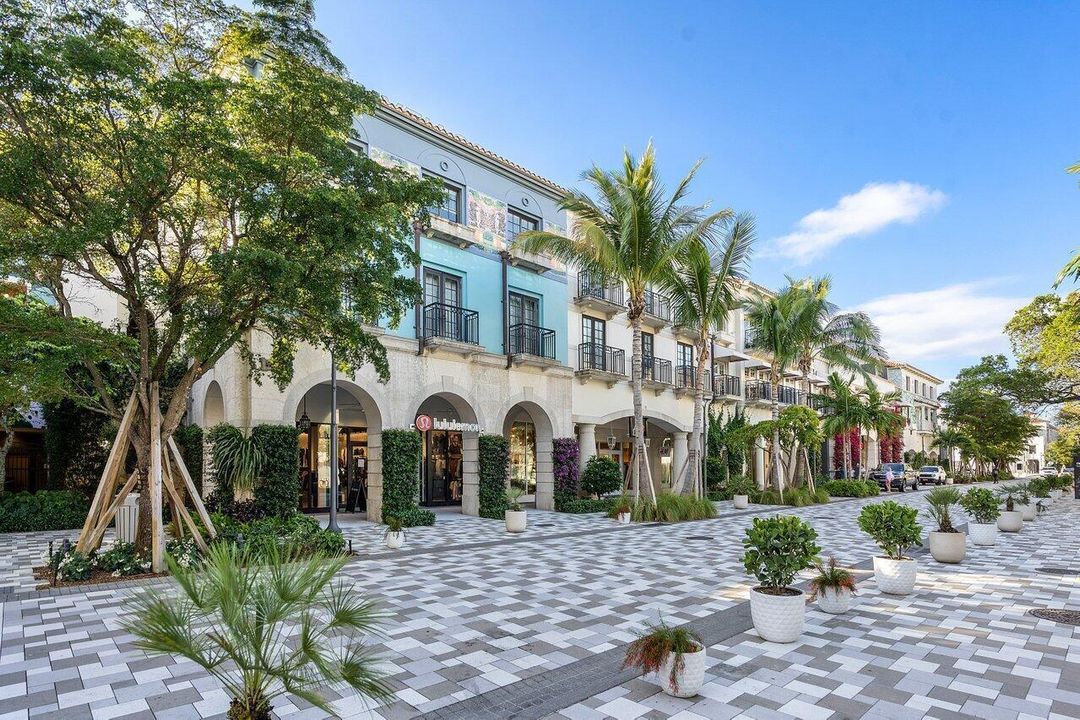 The Square Shopping and Dining
