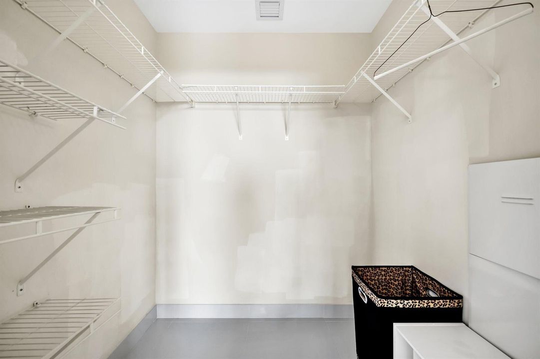 Walk-In Closet (1 of 2)