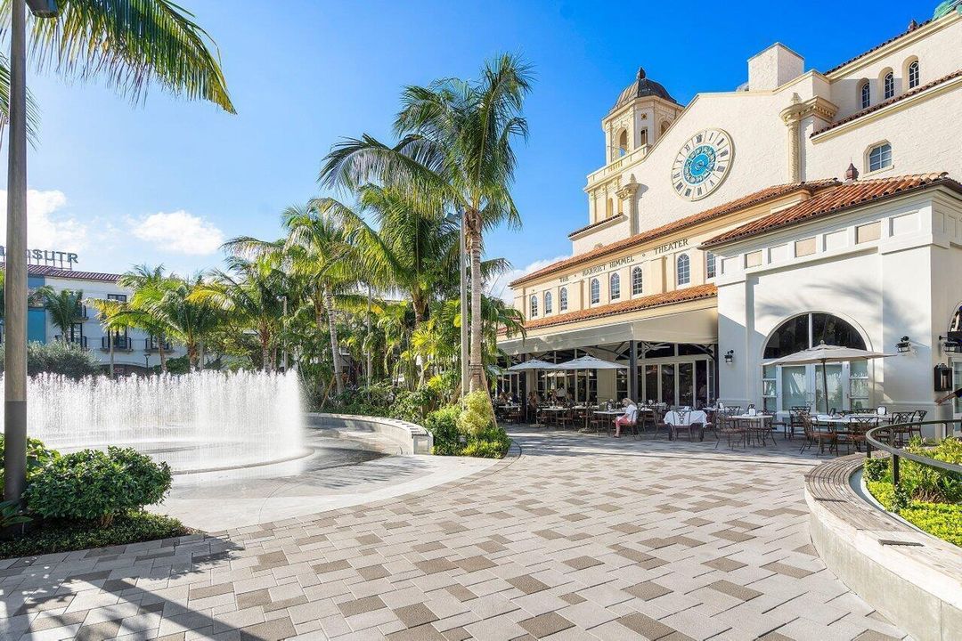 The Square Fountains and Fine Dining