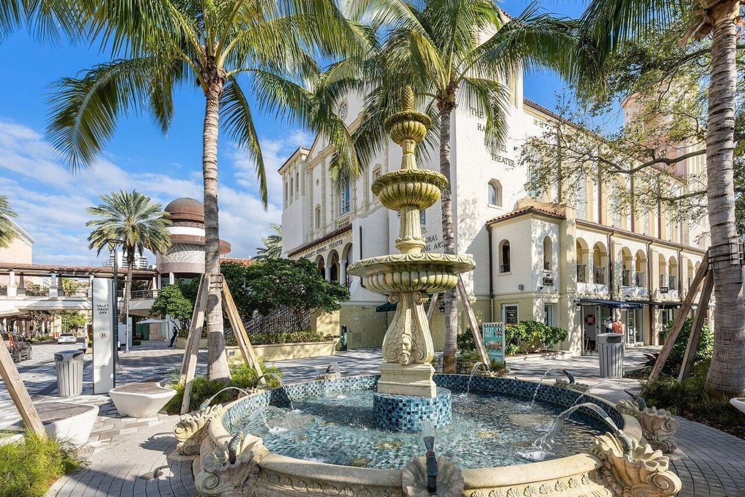 The Square Harriet Himmel Fountain