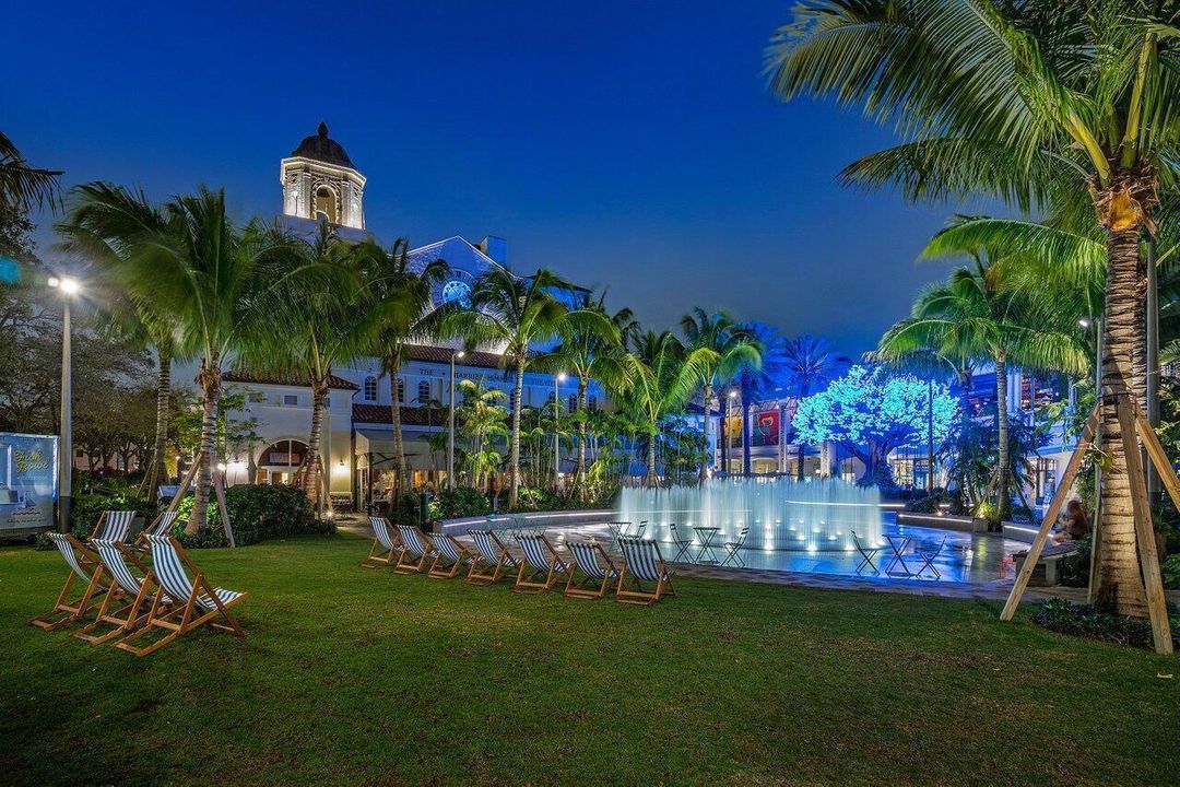 The Square Fountains and Fine Dining