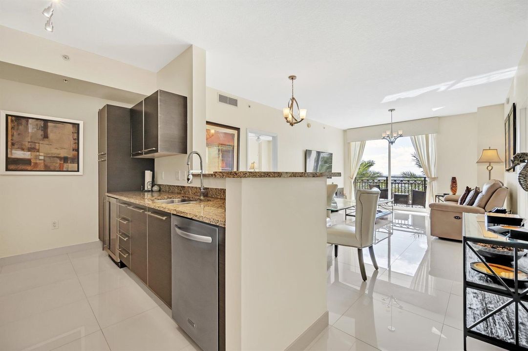 Kitchen and Breakfast Bar
