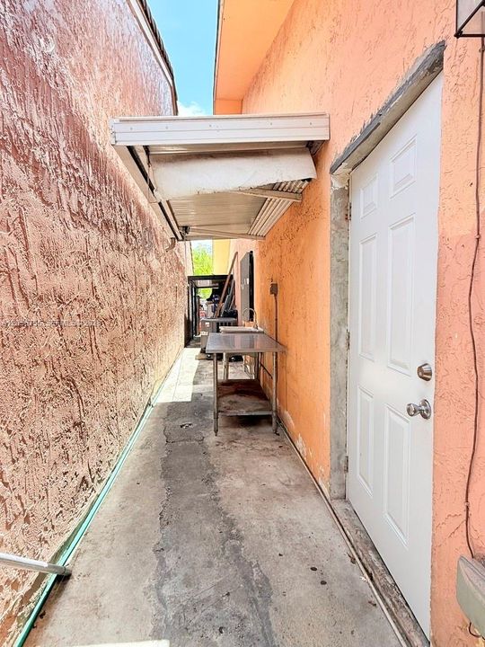 For Sale: $499,900 (3 beds, 2 baths, 1274 Square Feet)