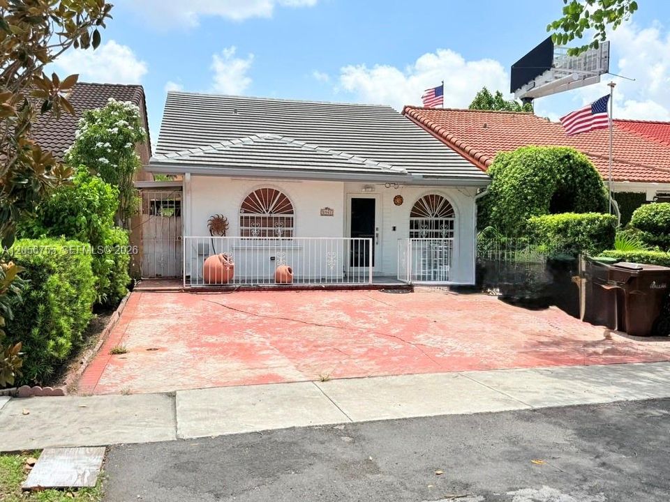 For Sale: $499,900 (3 beds, 2 baths, 1274 Square Feet)