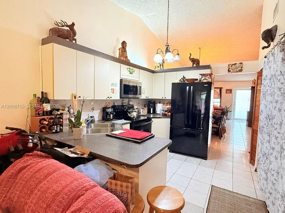 For Sale: $499,900 (3 beds, 2 baths, 1274 Square Feet)
