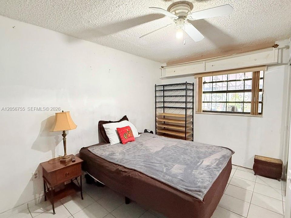 For Sale: $499,900 (3 beds, 2 baths, 1274 Square Feet)