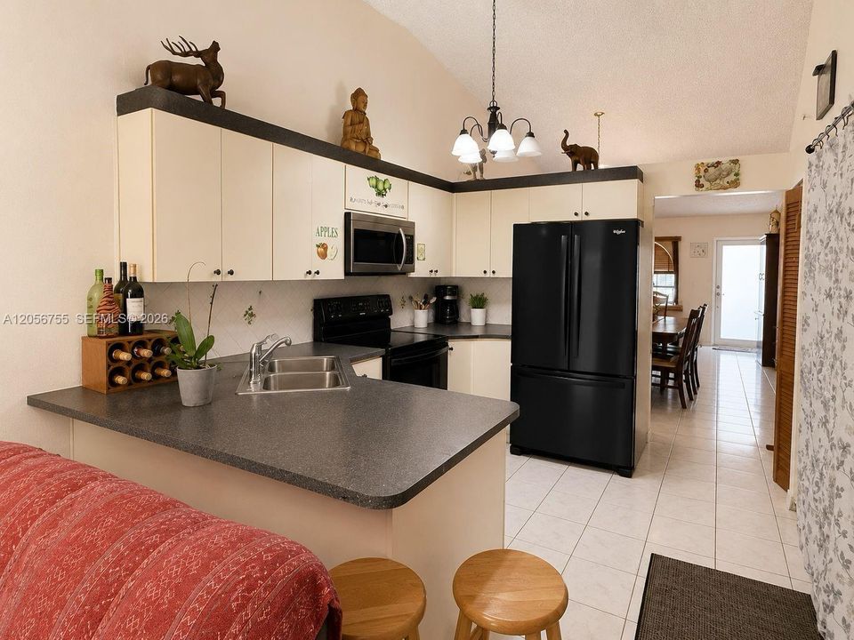 For Sale: $499,900 (3 beds, 2 baths, 1274 Square Feet)