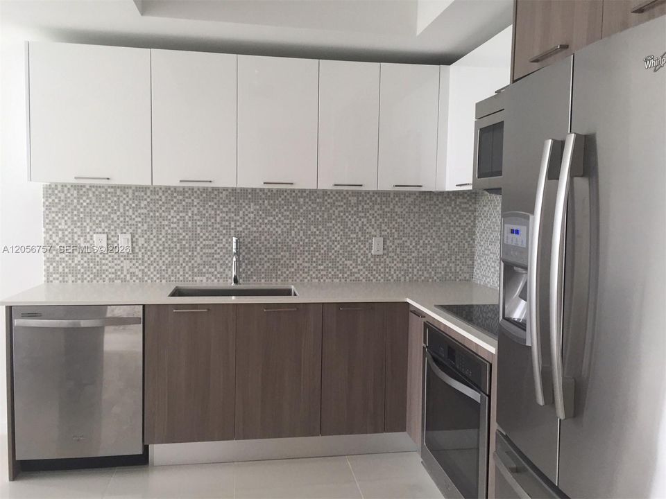 For Rent: $3,300 (2 beds, 2 baths, 1067 Square Feet)