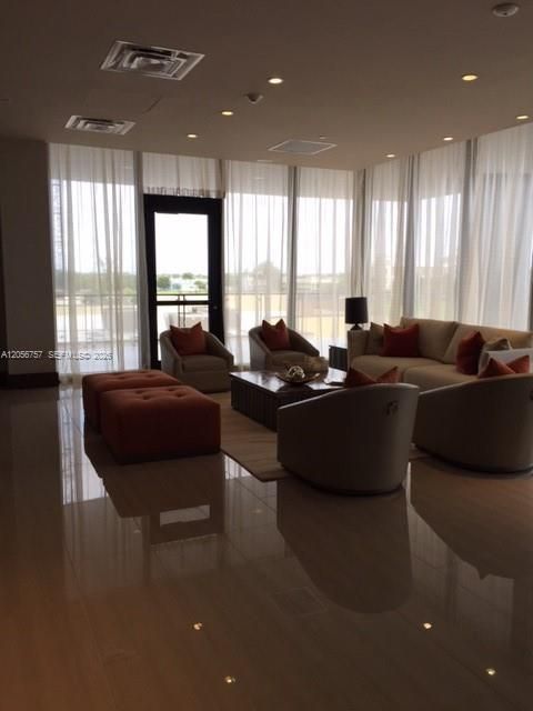 For Rent: $3,300 (2 beds, 2 baths, 1067 Square Feet)