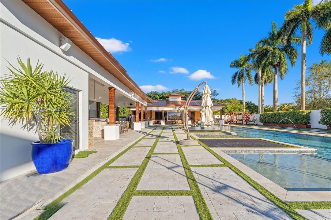 For Sale: $3,500,000 (4 beds, 5 baths, 3714 Square Feet)