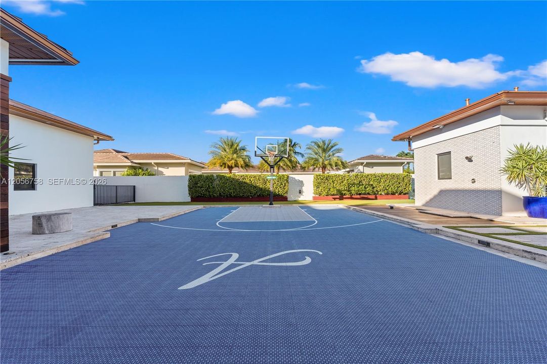For Sale: $3,500,000 (4 beds, 5 baths, 3714 Square Feet)