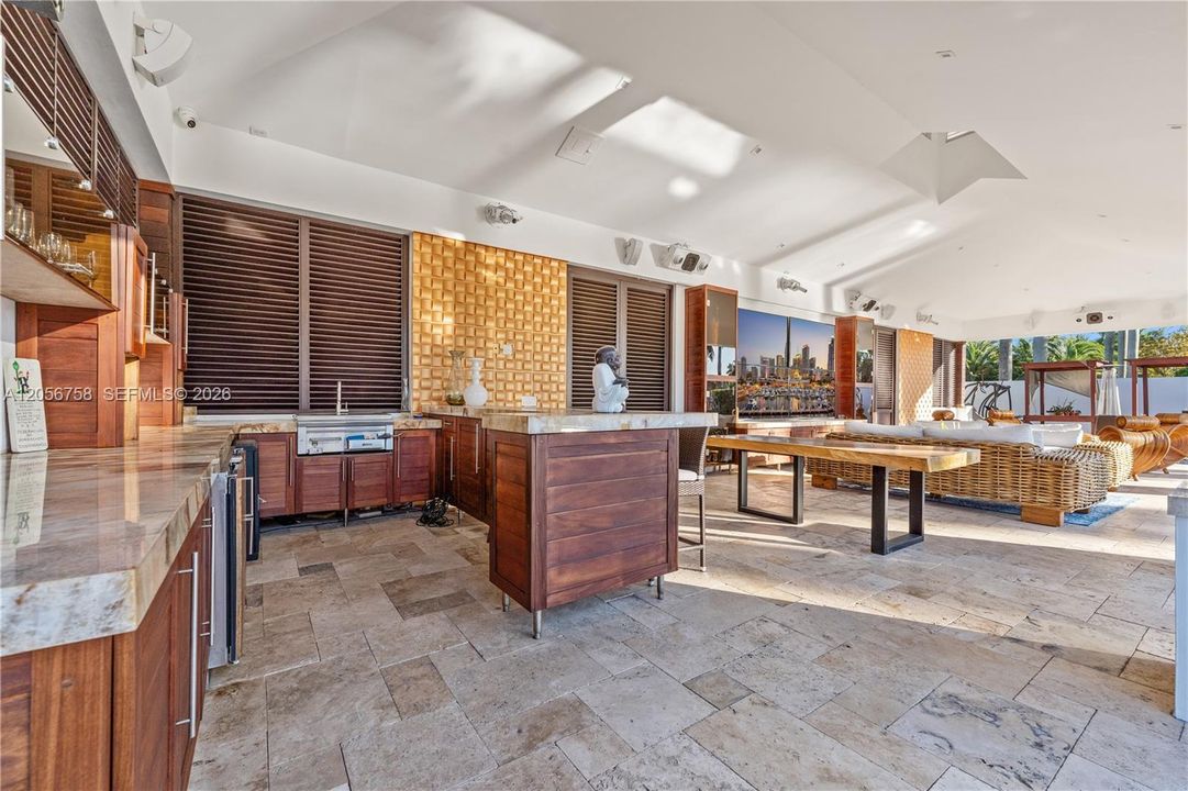 For Sale: $3,500,000 (4 beds, 5 baths, 3714 Square Feet)