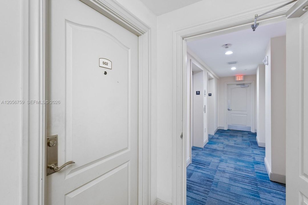 For Rent: $2,300 (1 beds, 1 baths, 695 Square Feet)