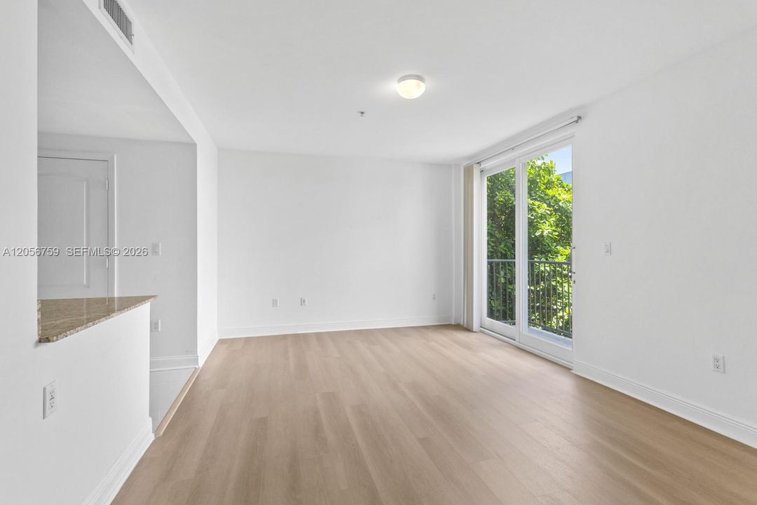 For Rent: $2,300 (1 beds, 1 baths, 695 Square Feet)