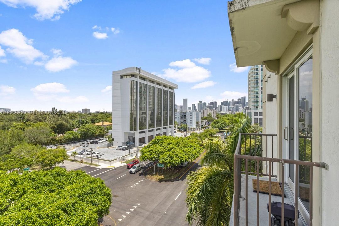 For Rent: $2,300 (1 beds, 1 baths, 695 Square Feet)