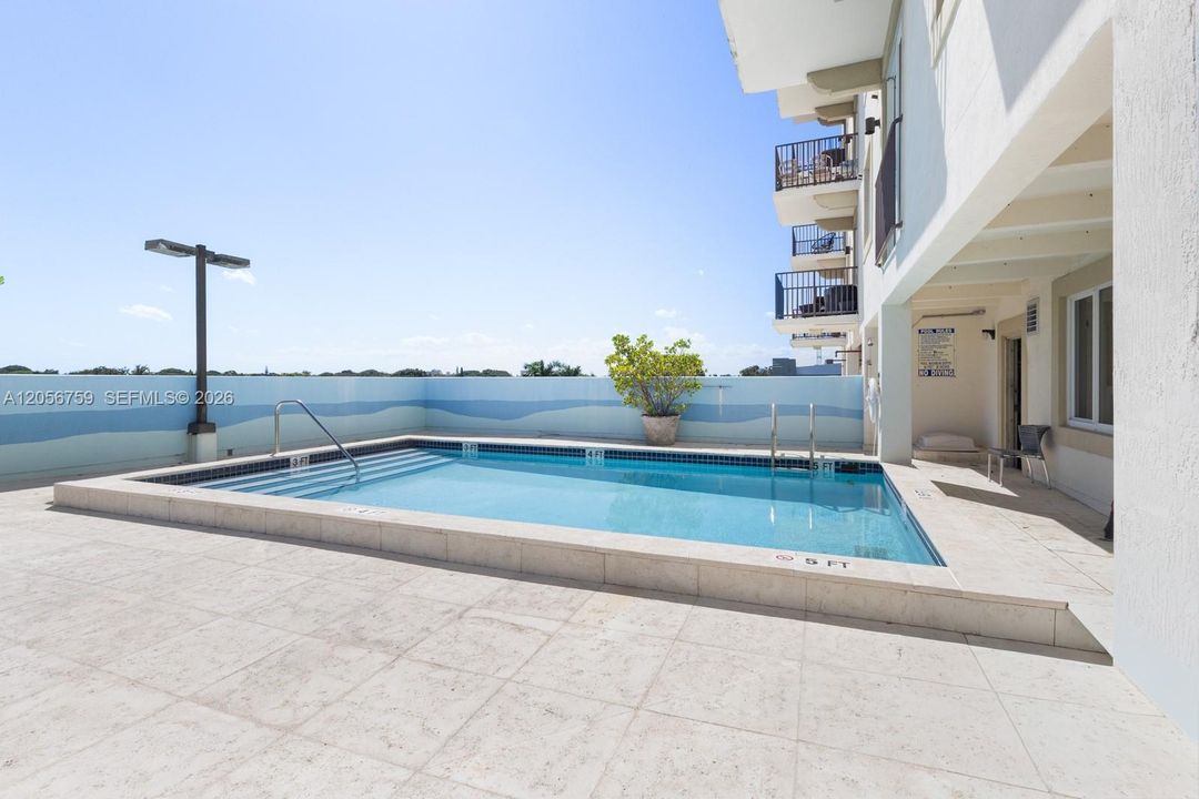 For Rent: $2,300 (1 beds, 1 baths, 695 Square Feet)