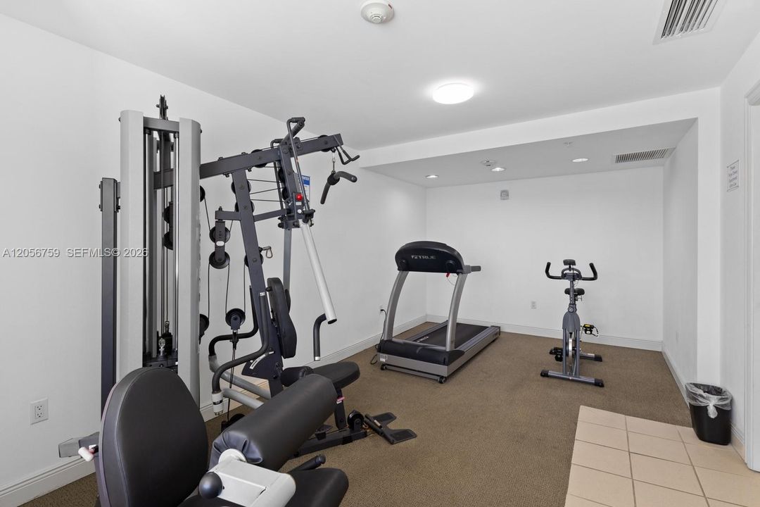 For Rent: $2,300 (1 beds, 1 baths, 695 Square Feet)