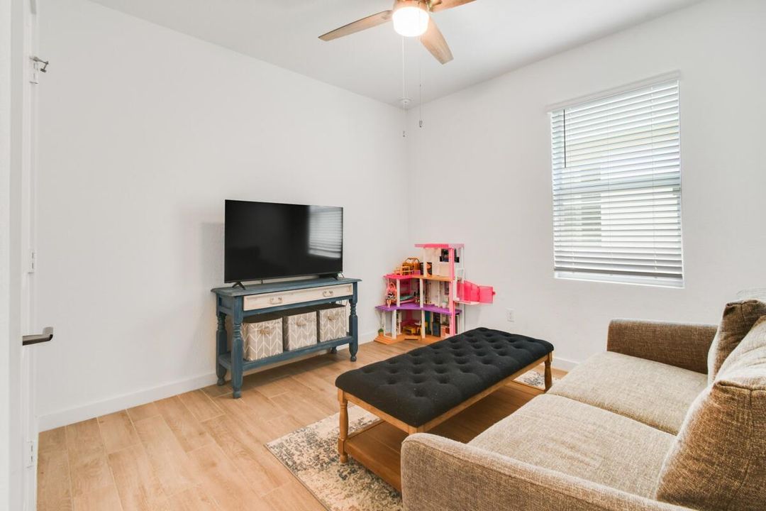 3rd Bedroom/Office/Den