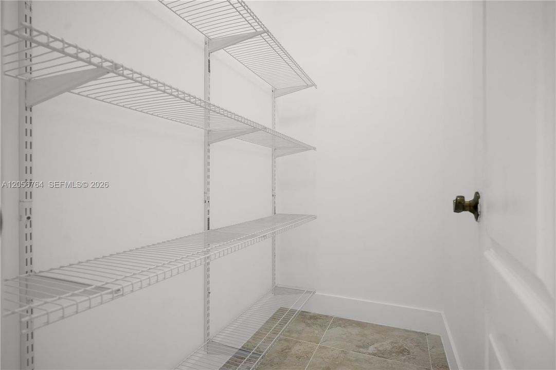 En Venta: $750,000 (5 camas, 3 baños, 3575 Pies cuadrados)