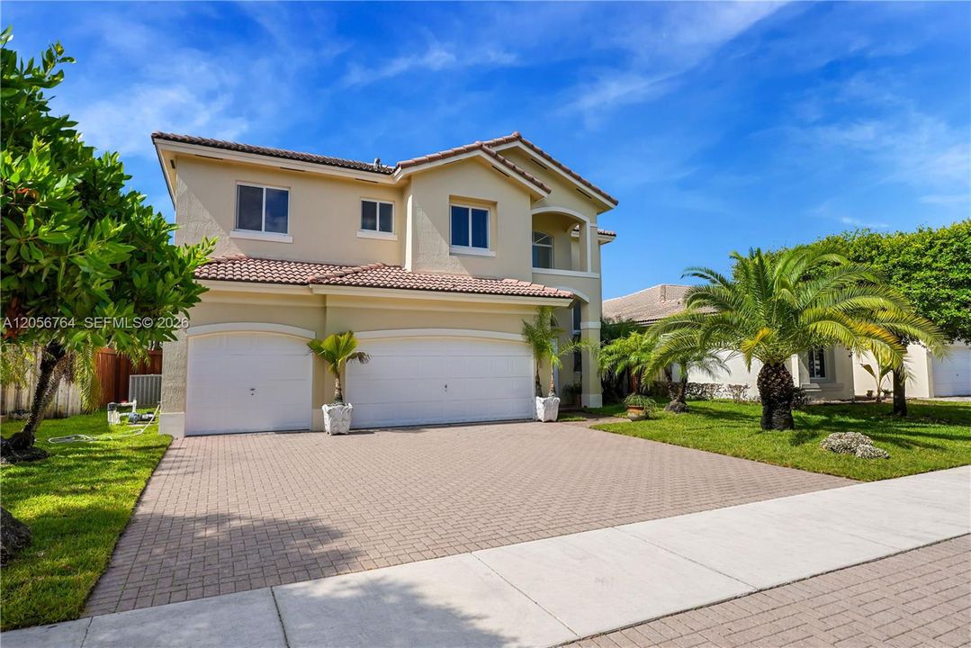 En Venta: $750,000 (5 camas, 3 baños, 3575 Pies cuadrados)