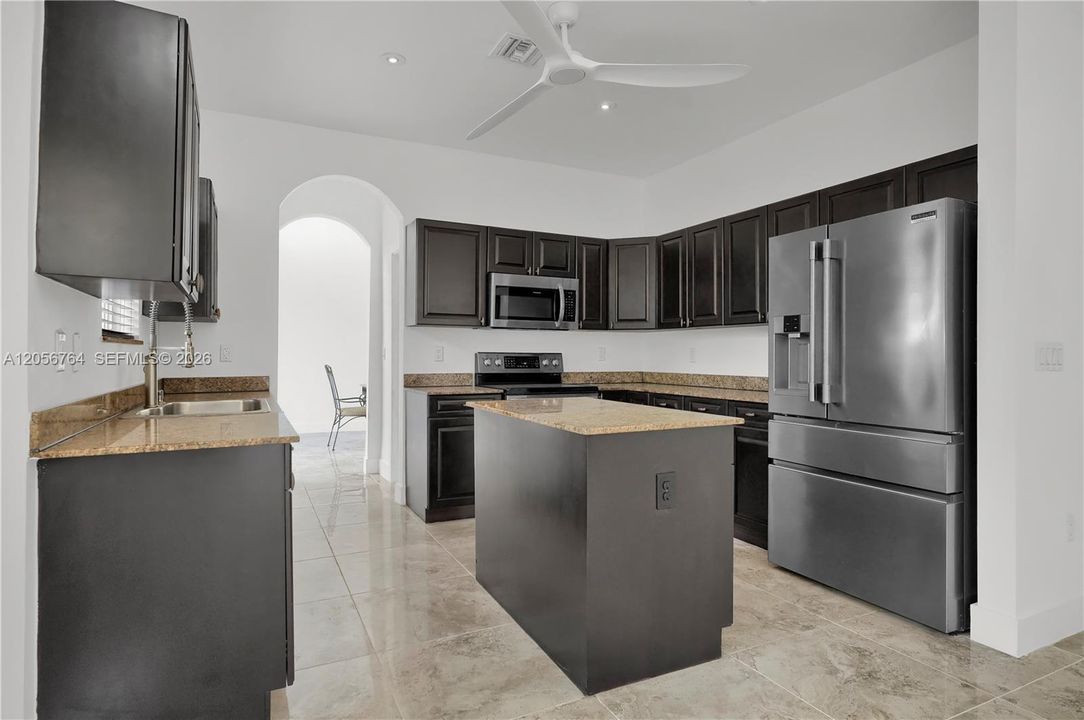 En Venta: $750,000 (5 camas, 3 baños, 3575 Pies cuadrados)